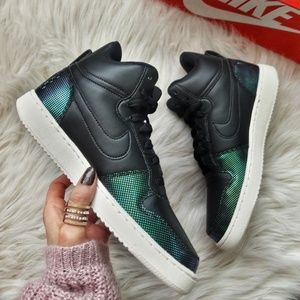 Nike Court Borough Mid SE